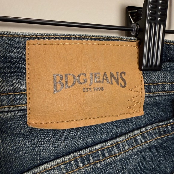 BDG Urban Outfitters Womens 24 Jeans Button Fly Boot Cut Dark Wash Classic Denim - Picture 3 of 15